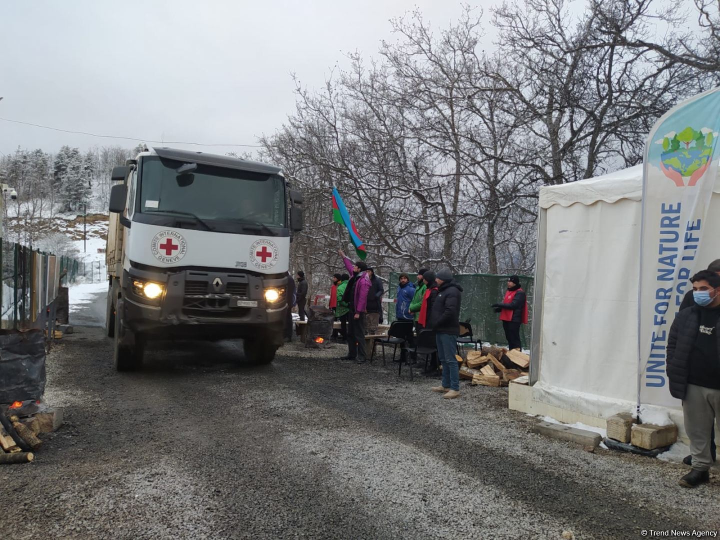 BQXK-ya məxsus avtomobillər Laçın yolundan keçib (FOTO)