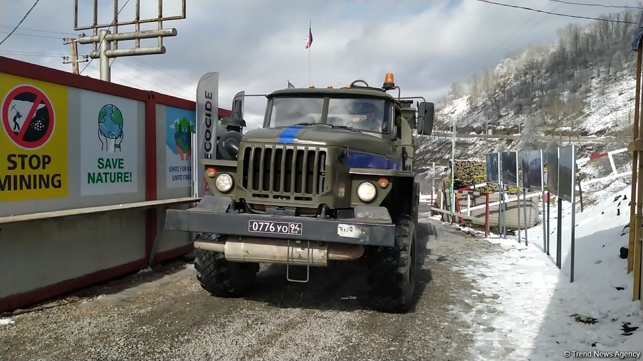 Laçın yolundan sülhməramlıların avtomobilləri keçib (FOTO)