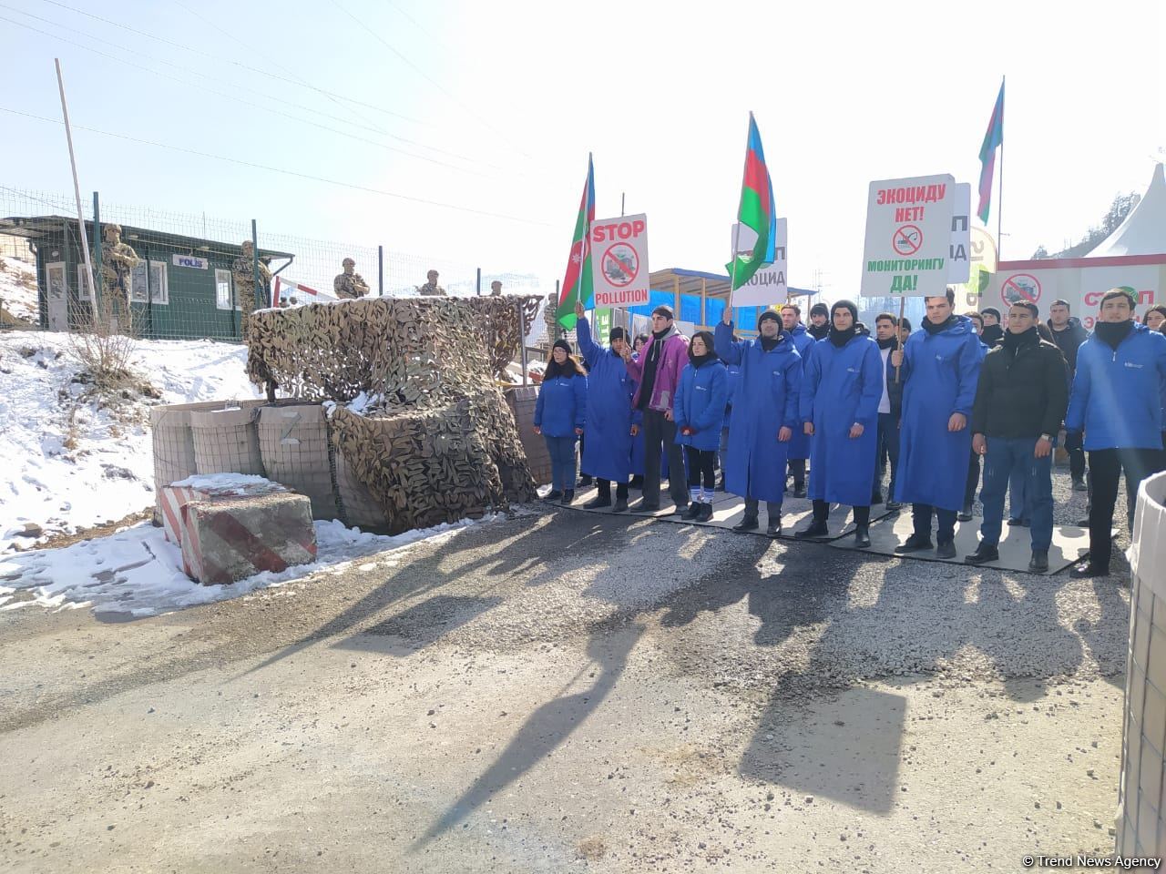 Laçın-Xankəndi yolunda etirazlar davam edir (FOTO)