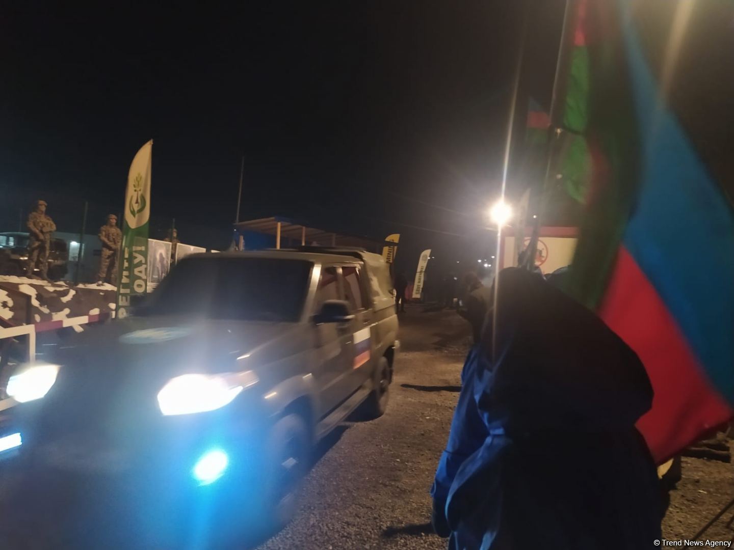 Sülhməramlılara aid 8 avtomobil Laçın yolundan keçib (FOTO)