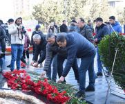 Azərbaycan ictimaiyyəti "Ana harayı" abidəsini ziyarət edir (FOTO)