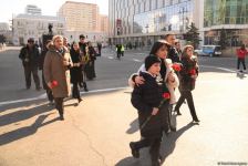 Azərbaycan ictimaiyyəti "Ana harayı" abidəsini ziyarət edir (FOTO)
