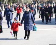 Azərbaycan ictimaiyyəti "Ana harayı" abidəsini ziyarət edir (FOTO)