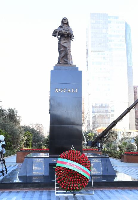 Prezident İlham Əliyev Xocalı soyqırımı abidəsini ziyarət edib (FOTO/VİDEO) (YENİLƏNİB)