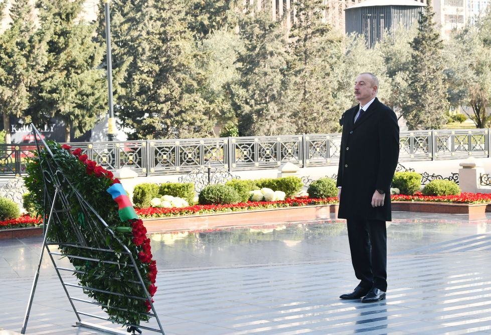 Prezident İlham Əliyev Xocalı soyqırımı abidəsini ziyarət edib (FOTO/VİDEO) (YENİLƏNİB)