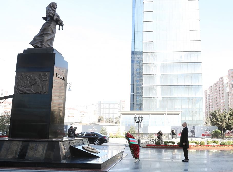 Prezident İlham Əliyev Xocalı soyqırımı abidəsini ziyarət edib (FOTO/VİDEO) (YENİLƏNİB)