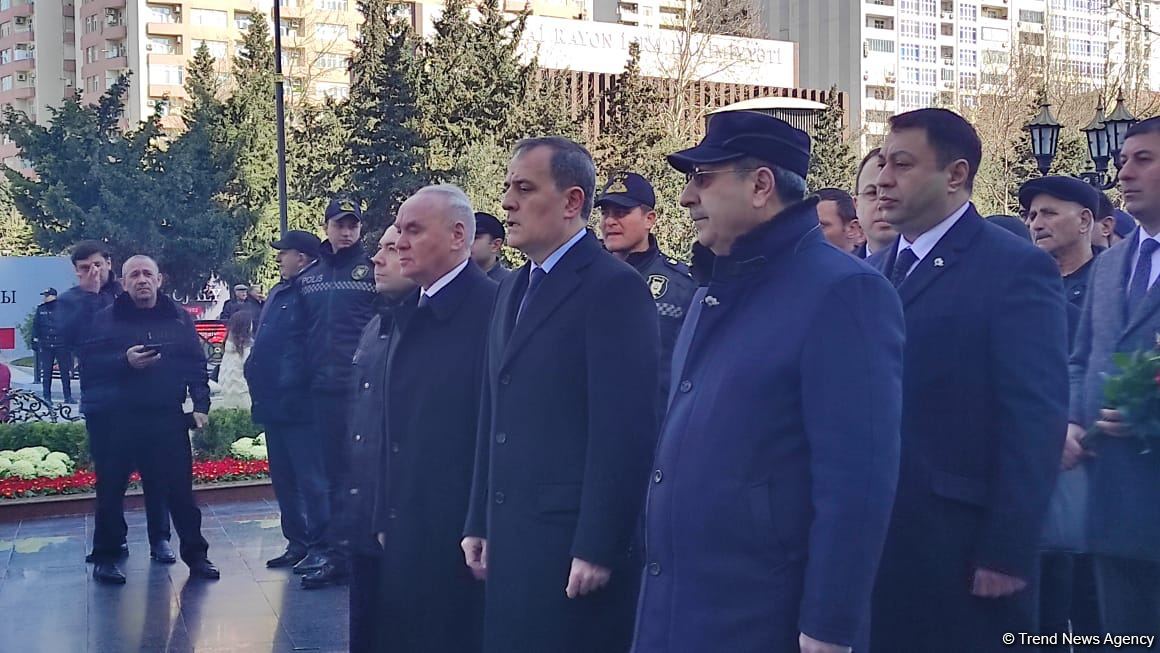 Ceyhun Bayramov Xocalı soyqırımı abidəsini ziyarət edib (FOTO)