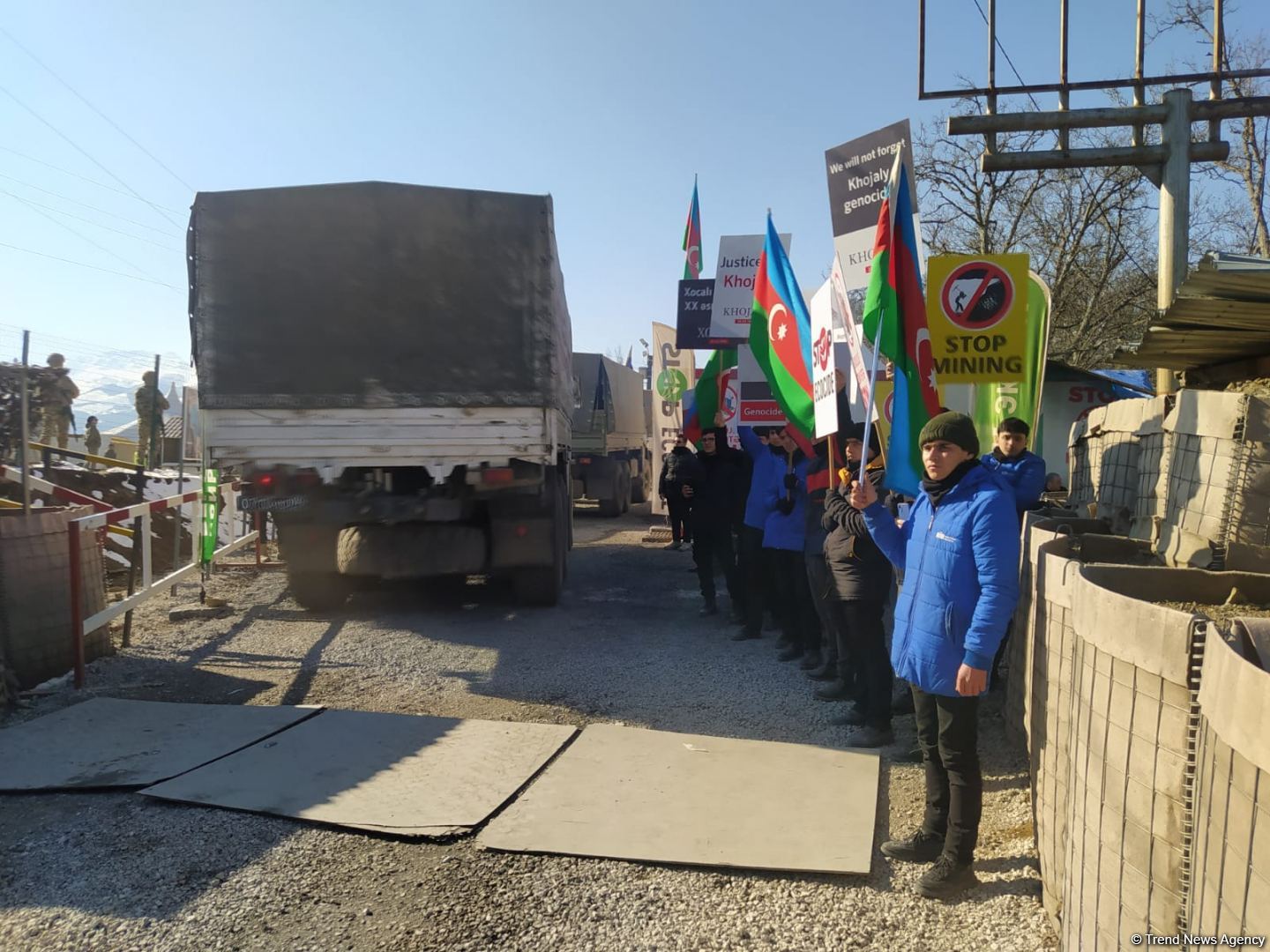 Sülhməramlıların 15 avtomobili Laçın yolundan keçib (FOTO)