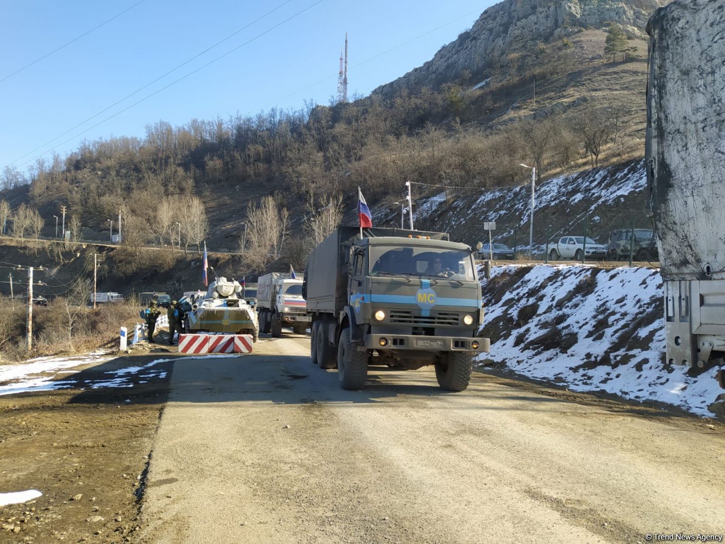 Sülhməramlıların 15 avtomobili Laçın yolundan keçib (FOTO)