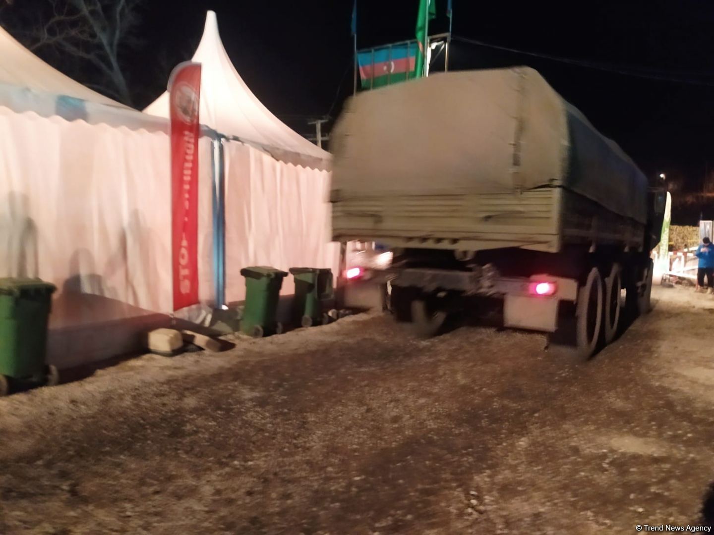 Sülhməramlılara aid daha 7 avtomobil Laçın yolundan keçib (FOTO)
