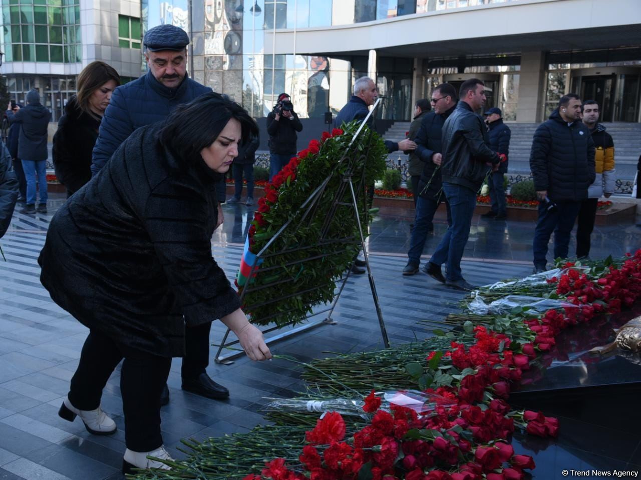 Azərbaycan ictimaiyyəti "Ana harayı" abidəsini ziyarət edir (FOTO)