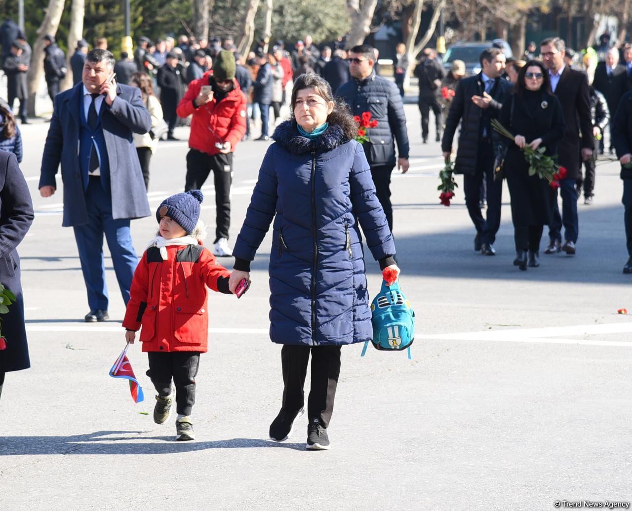 Azərbaycan ictimaiyyəti "Ana harayı" abidəsini ziyarət edir (FOTO)