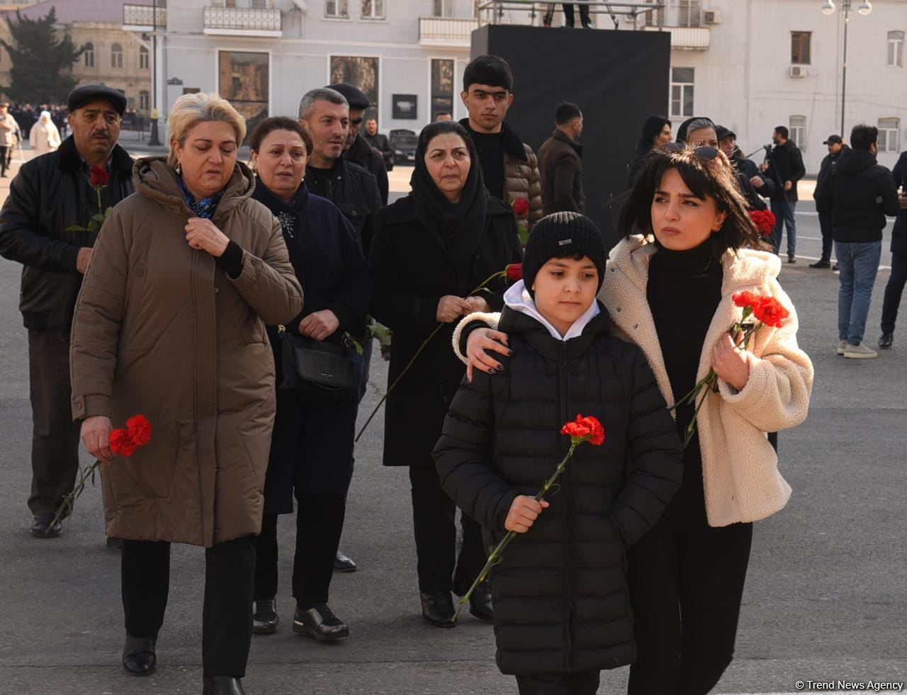 Azərbaycan ictimaiyyəti "Ana harayı" abidəsini ziyarət edir (FOTO)