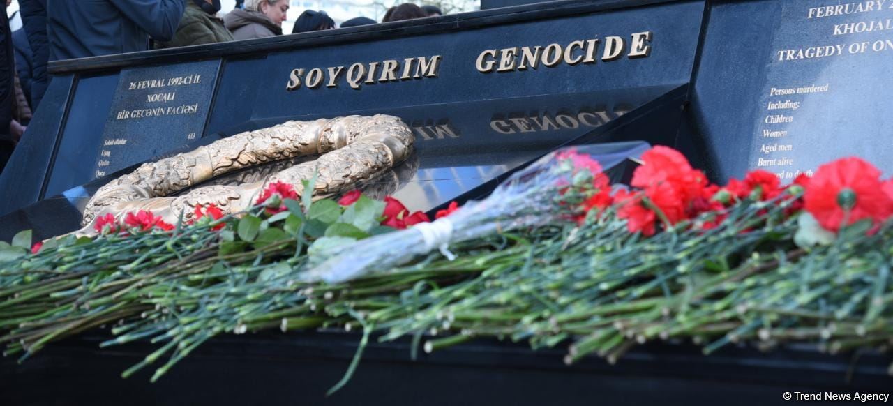 Azərbaycan ictimaiyyəti "Ana harayı" abidəsini ziyarət edir (FOTO)