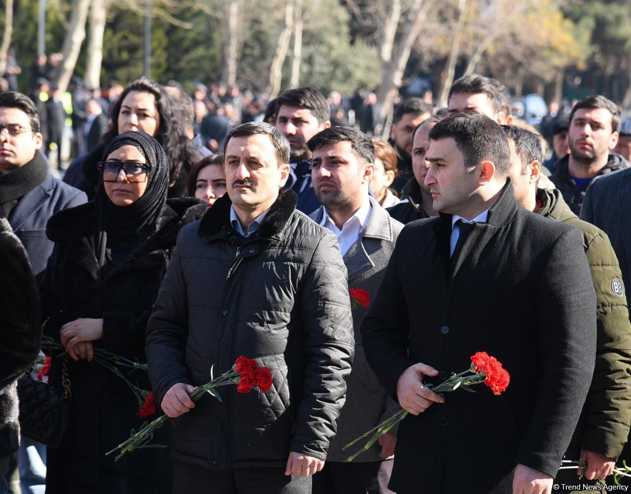 Azərbaycan ictimaiyyəti "Ana harayı" abidəsini ziyarət edir (FOTO)
