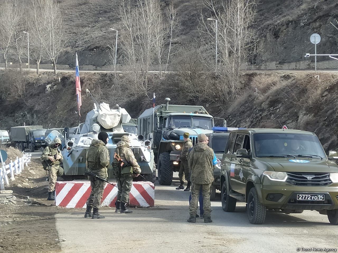 Sülhməramlılara aid 26 avtomobil Laçın yolundan keçib (FOTO)