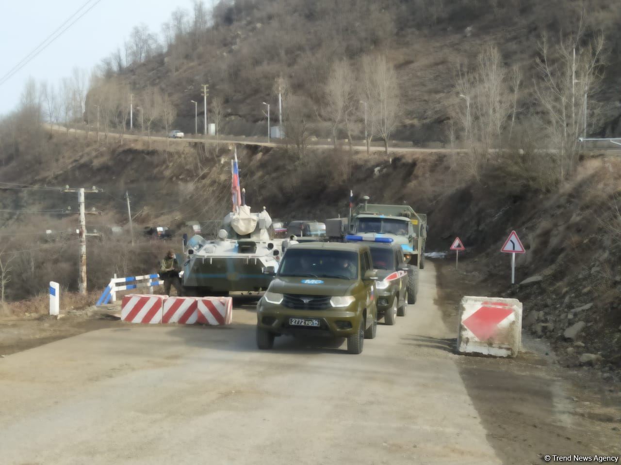 Sülhməramlılara aid 26 avtomobil Laçın yolundan keçib (FOTO)
