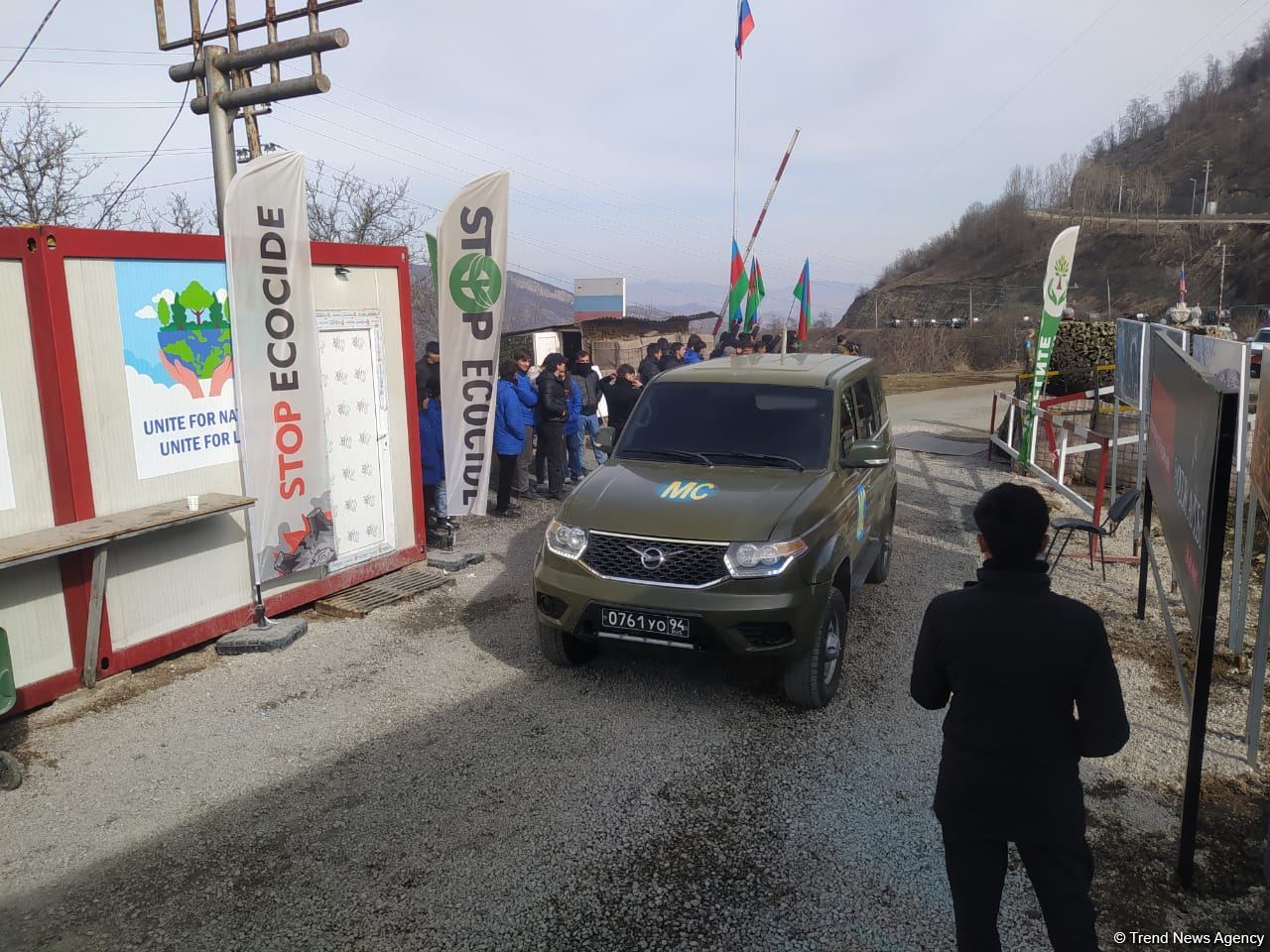 Sülhməramlılara aid 26 avtomobil Laçın yolundan keçib (FOTO)