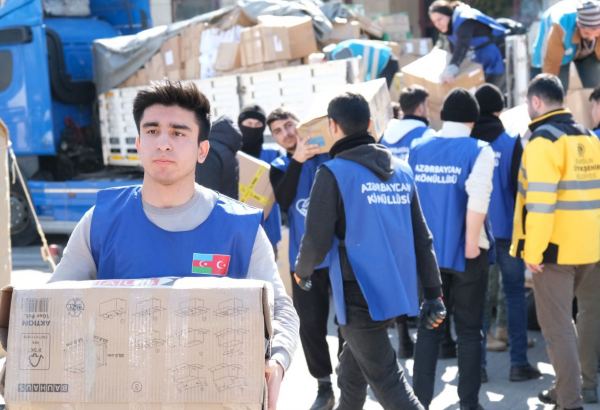 Azərbaycan könüllüləri Türkiyədə onminlərlə zərərçəkənə xidmət edib (FOTO)