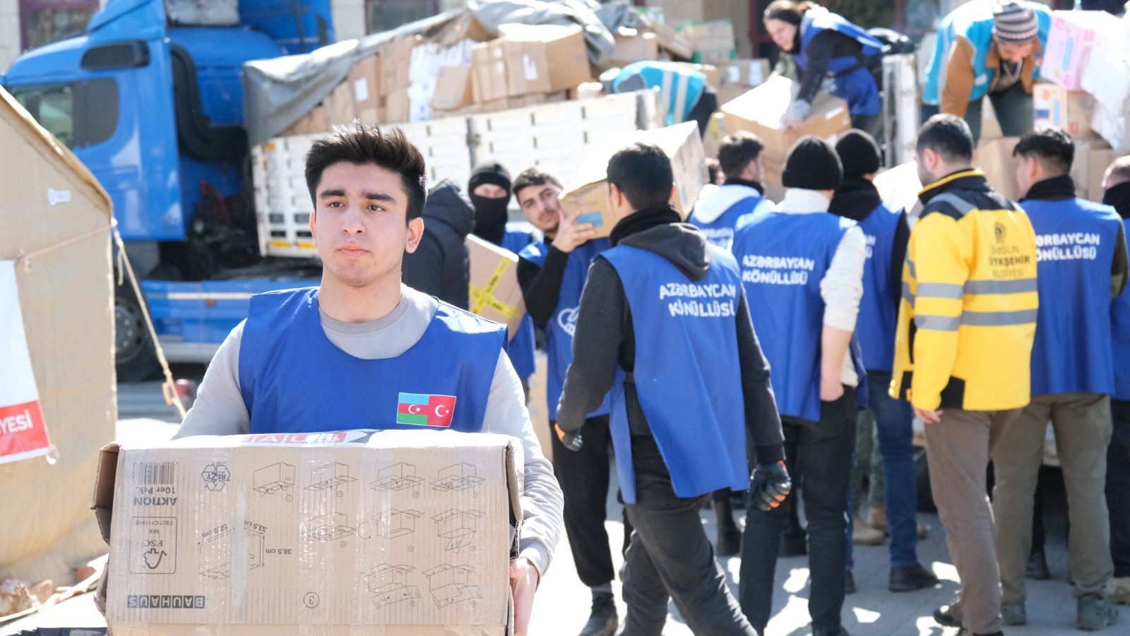 Azərbaycan könüllüləri Türkiyədə onminlərlə zərərçəkənə xidmət edib (FOTO)