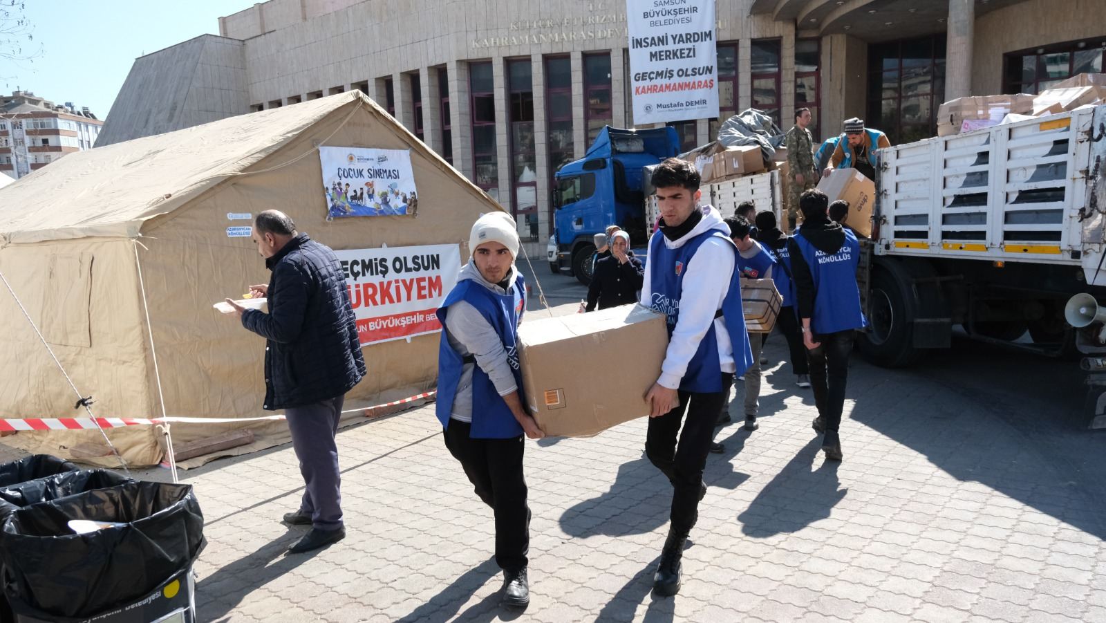 Azərbaycan könüllüləri Türkiyədə onminlərlə zərərçəkənə xidmət edib (FOTO)