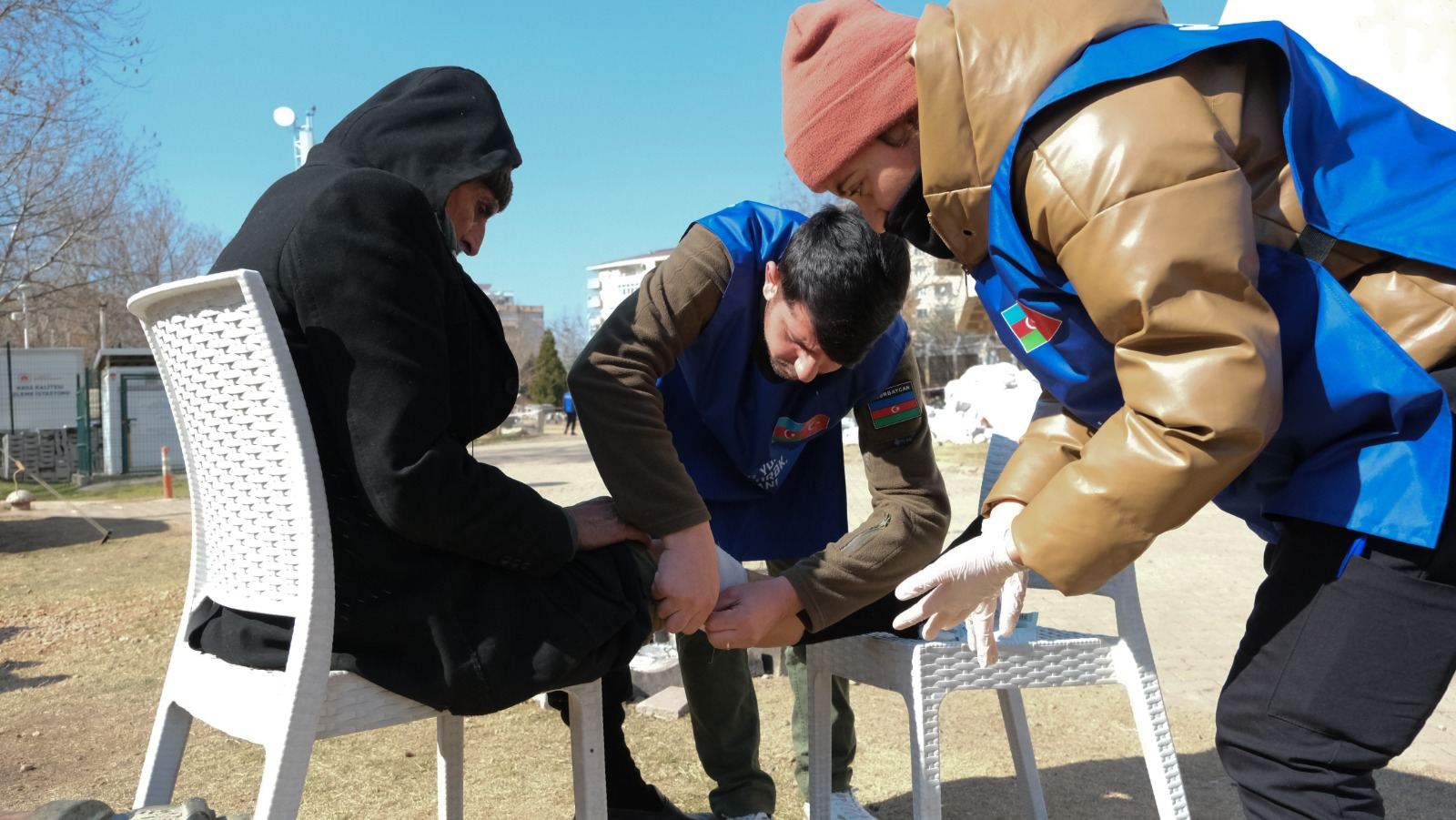 Azərbaycan könüllüləri Türkiyədə onminlərlə zərərçəkənə xidmət edib (FOTO)