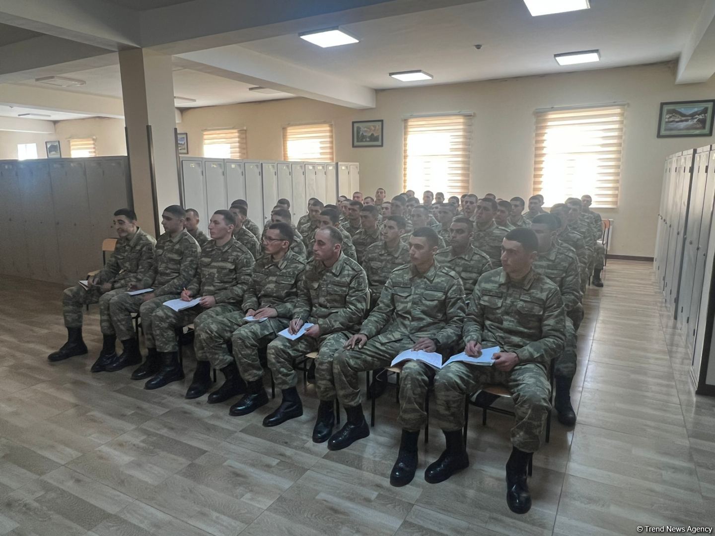 Hərbi hissələrdə mina axtarma əməliyyatlarının öyrədilməsi həyata keçirilir (FOTO)