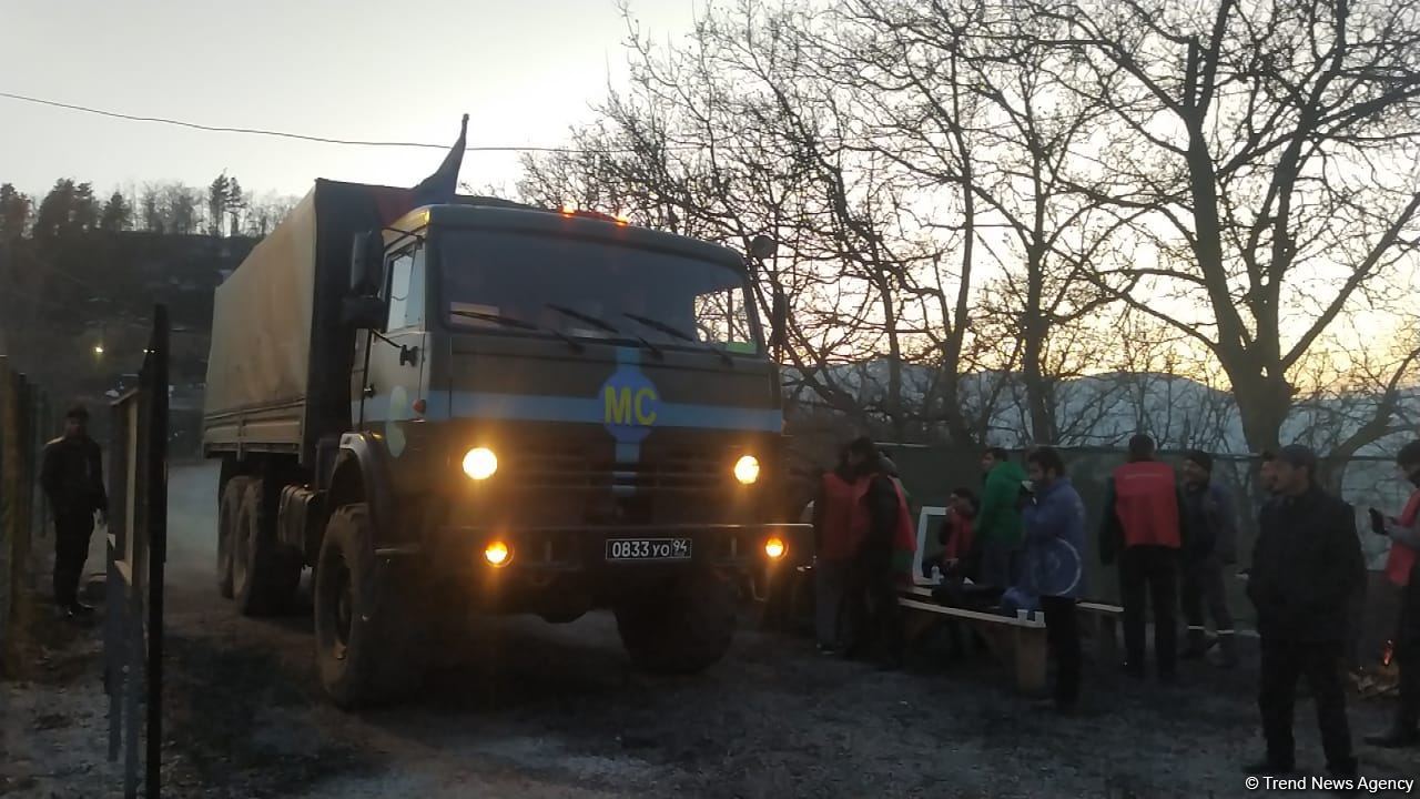 Sülhməramlılara məxsus təmir-yedək maşınları aksiya ərazisindən maneəsiz keçib (FOTO)