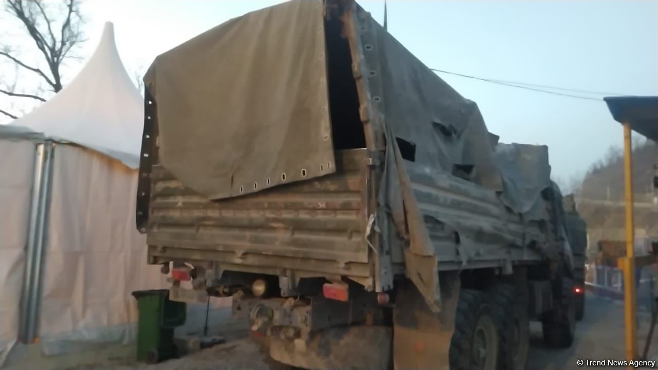 Sülhməramlılara məxsus təmir-yedək maşınları aksiya ərazisindən maneəsiz keçib (FOTO)