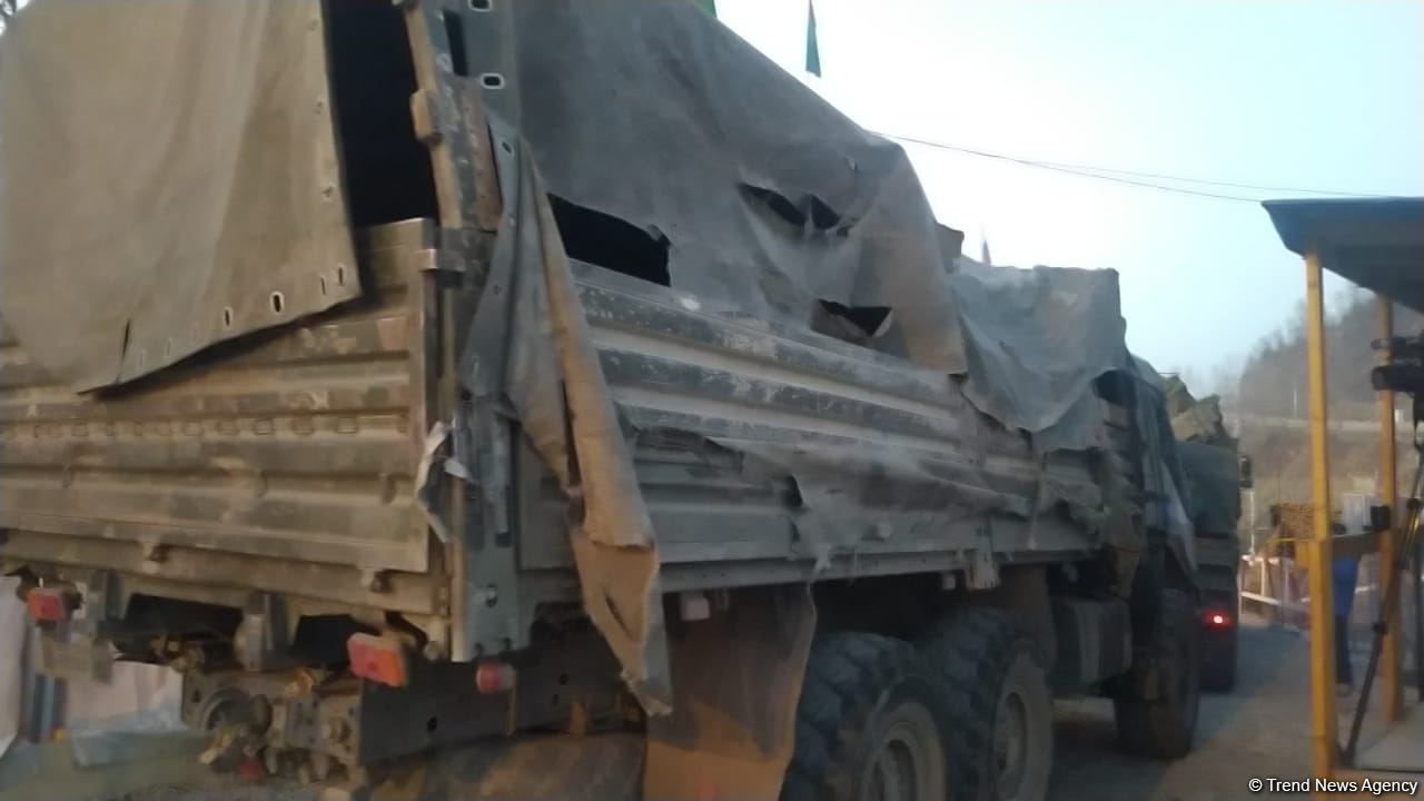 Sülhməramlılara məxsus təmir-yedək maşınları aksiya ərazisindən maneəsiz keçib (FOTO)