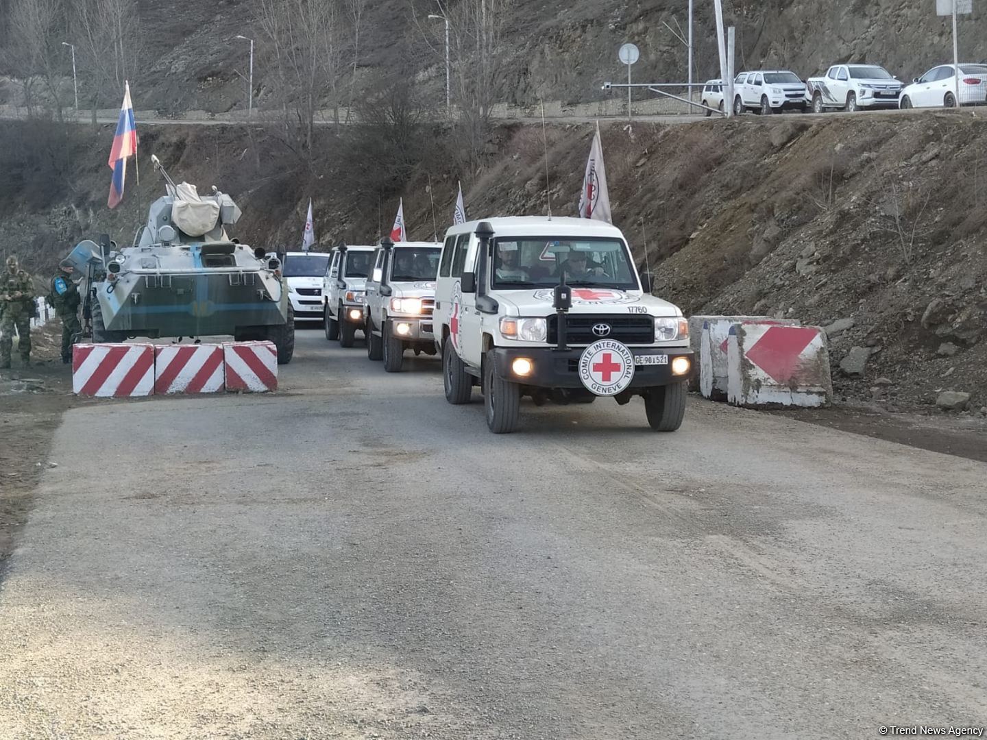 BQXK-ya məxsus avtomobillər Laçın yolundan keçib (FOTO)