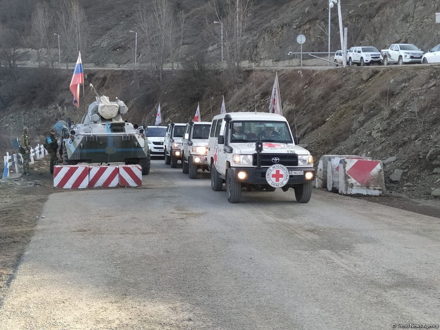 BQXK-ya məxsus avtomobillər Laçın yolundan keçib (FOTO)