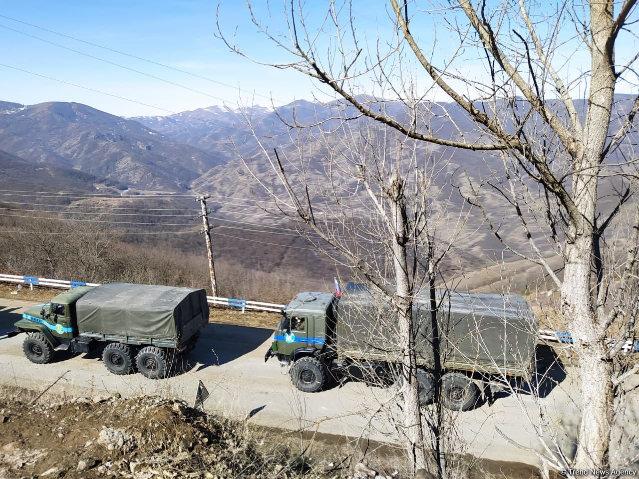 Sülhməramlılara aid daha dörd avtomobil Laçın yolundan keçib (FOTO)