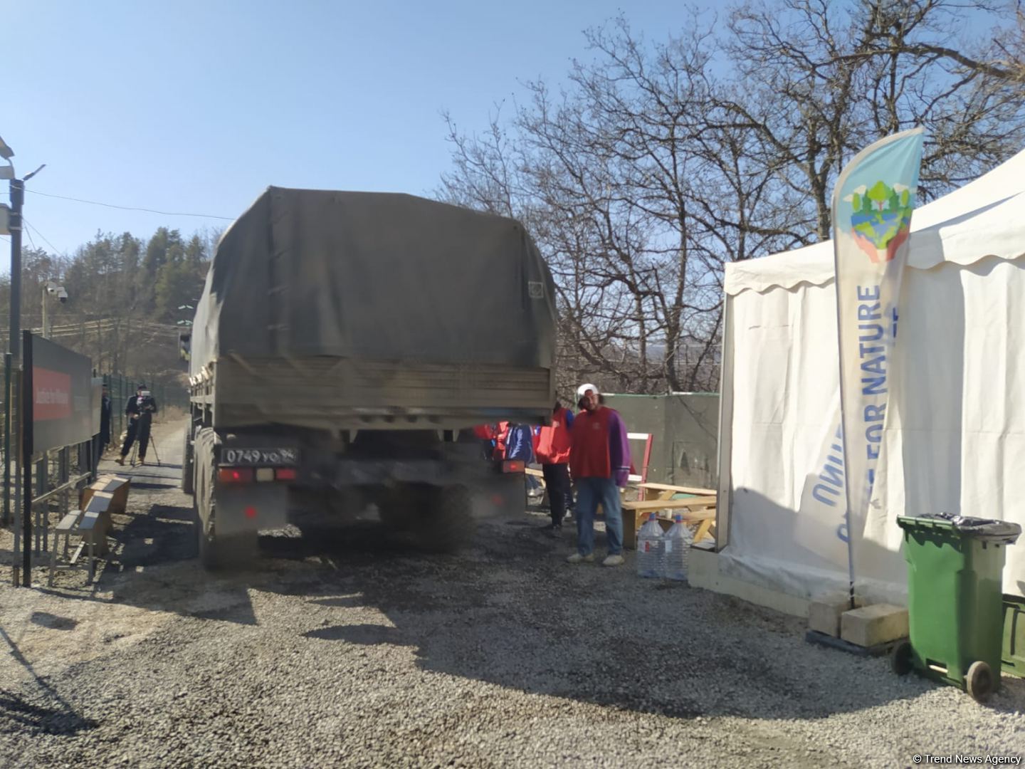 Səhər saatlarından indiyədək sülhməramlılara aid 37 avtomobil Laçın yolundan keçib (FOTO)