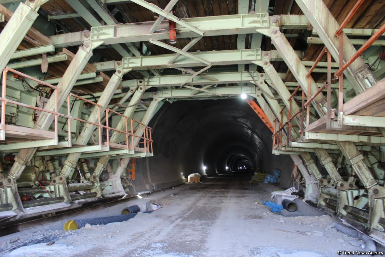 Horadiz-Ağbənd yolunda bütün tunellərin qazıntı işləri başa çatdırılıb (FOTO)