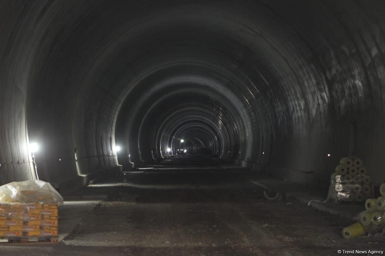 Horadiz-Ağbənd yolunda bütün tunellərin qazıntı işləri başa çatdırılıb (FOTO)