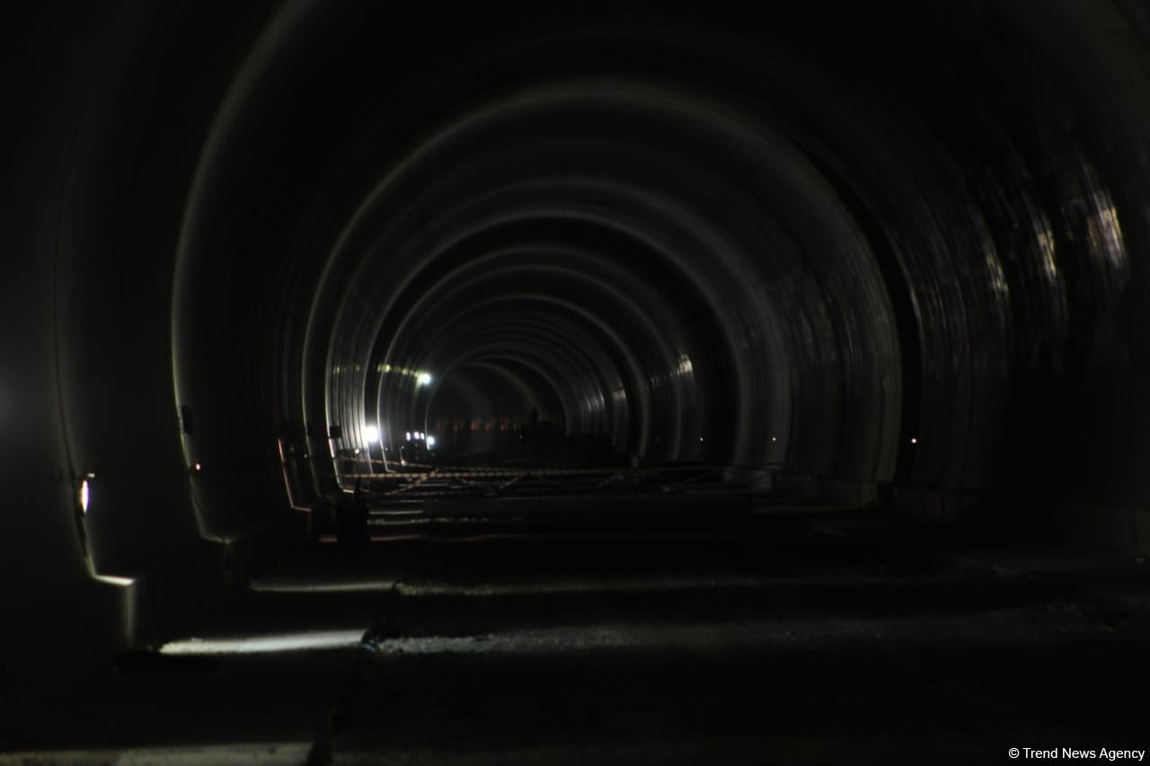 Horadiz-Ağbənd yolunda bütün tunellərin qazıntı işləri başa çatdırılıb (FOTO)