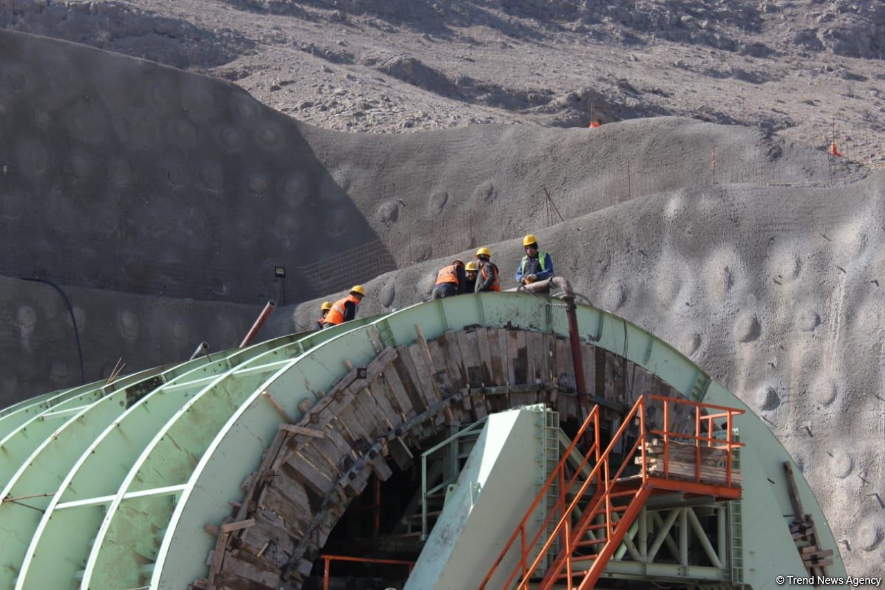 Horadiz-Ağbənd yolunda bütün tunellərin qazıntı işləri başa çatdırılıb (FOTO)