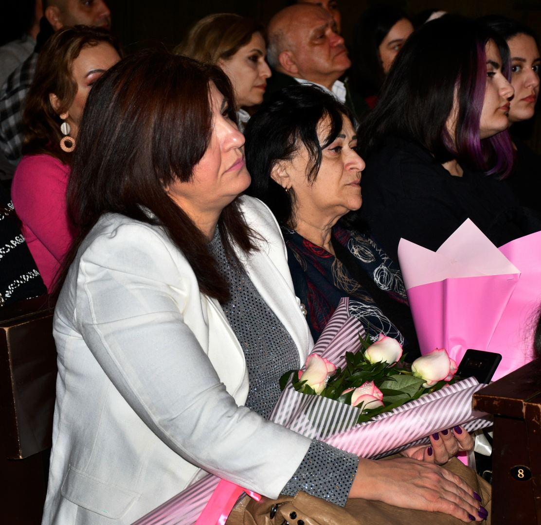 “Gənclərə dəstək” layihəsi çərçivəsində Elmira Dadaşovanın solo konserti olub (FOTO)