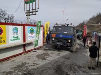 8 avtomobil Laçın yolundan keçib (FOTO)