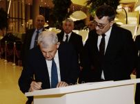 İraq Prezidenti Əbdüllətif Camal Rəşid Heydər Əliyev Mərkəzi ilə tanış olub (FOTO)