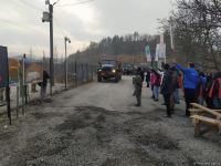 Sülhməramlılara aid avtomobil karvanı Laçın yolundan keçib (FOTO)