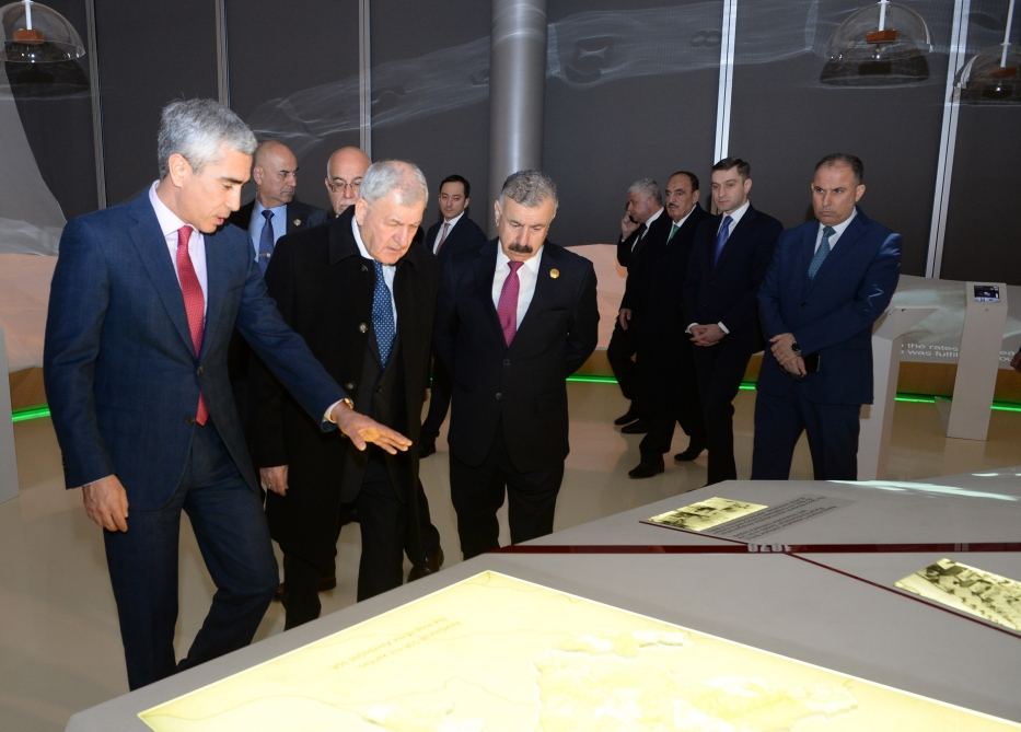 İraq Prezidenti Əbdüllətif Camal Rəşid Heydər Əliyev Mərkəzi ilə tanış olub (FOTO)