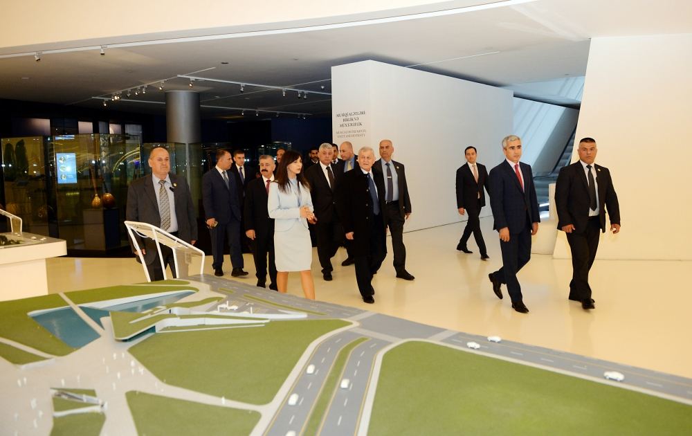 İraq Prezidenti Əbdüllətif Camal Rəşid Heydər Əliyev Mərkəzi ilə tanış olub (FOTO)