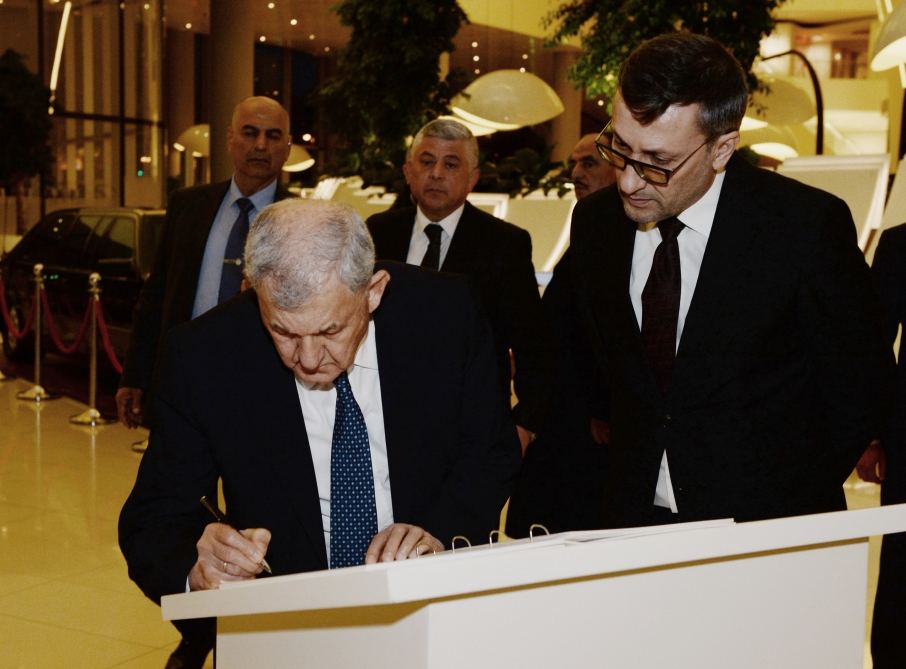 İraq Prezidenti Əbdüllətif Camal Rəşid Heydər Əliyev Mərkəzi ilə tanış olub (FOTO)
