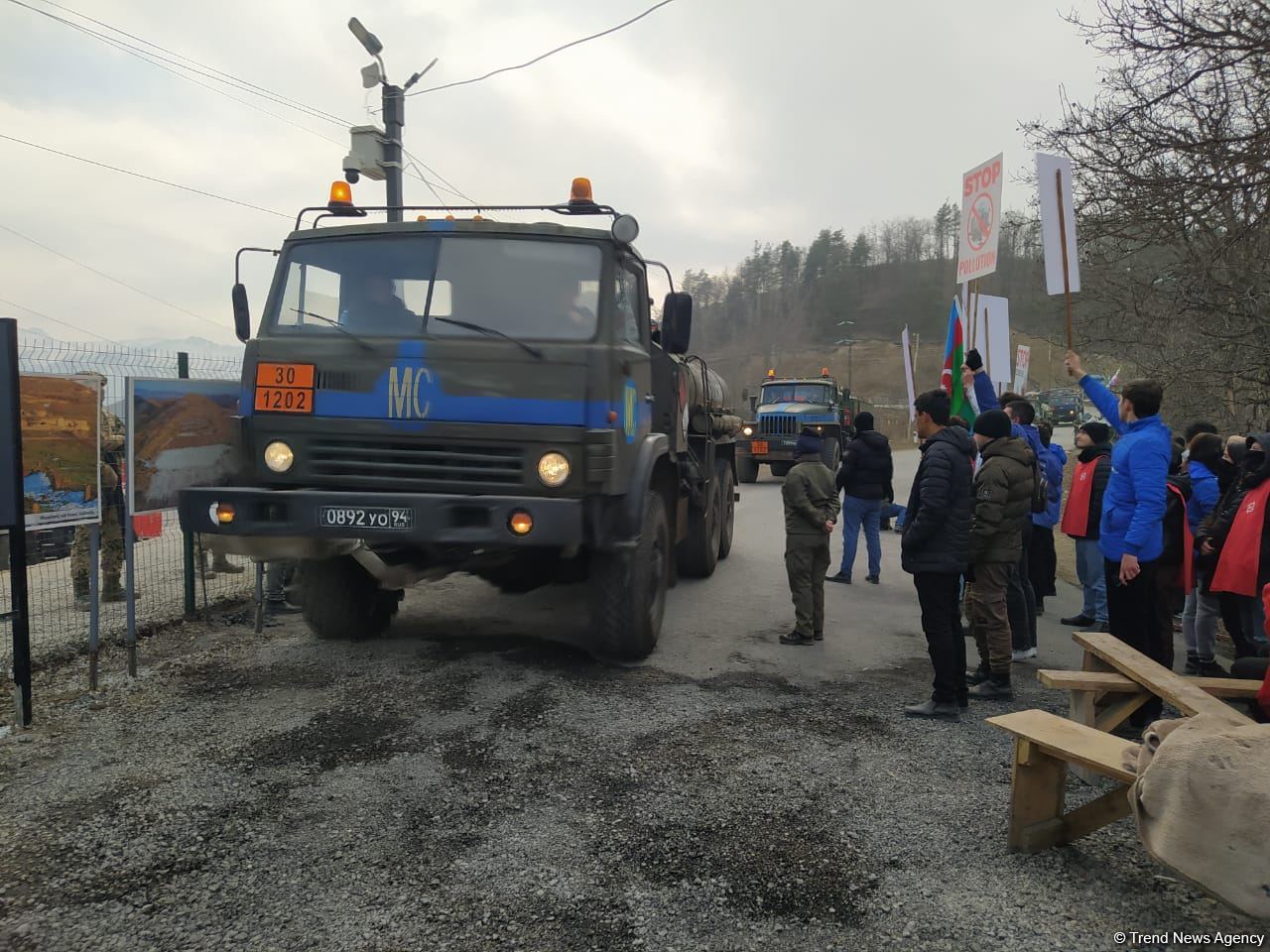 Sülhməramlılara aid avtomobil karvanı Laçın yolundan keçib (FOTO)