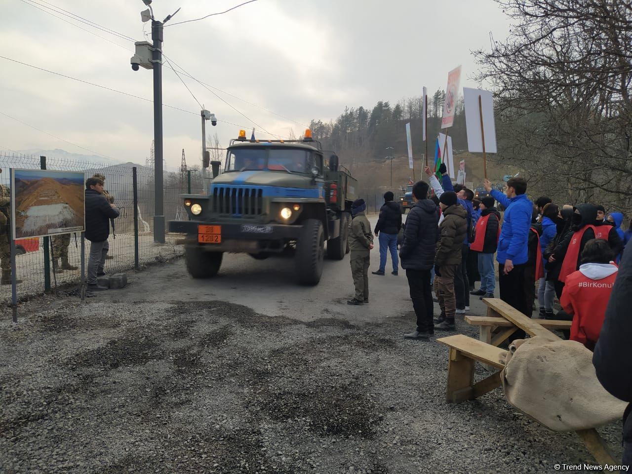 Sülhməramlılara aid avtomobil karvanı Laçın yolundan keçib (FOTO)