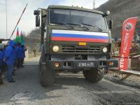 12 avtomobil Laçın yolundan keçib (FOTO)