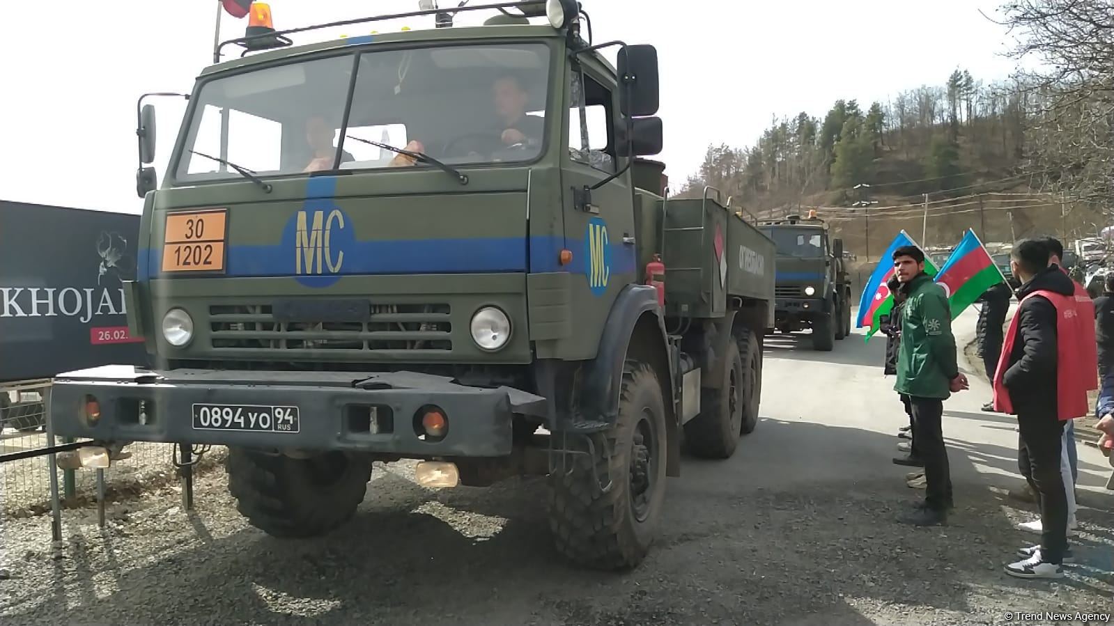 Sülhməramlılara aid 20 avtomobil Laçın yolundan keçib (FOTO)