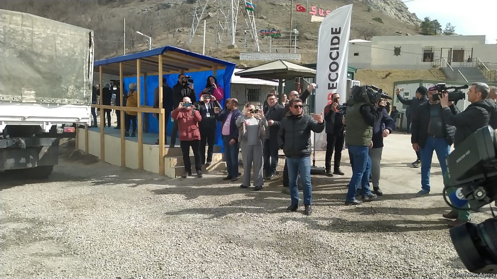 Sülhməramlılara aid 20 avtomobil Laçın yolundan keçib (FOTO)